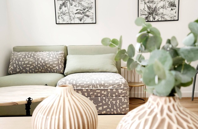 le 56 Celadon-Apartment-Apartment-Ensuite Bad-Blick auf den Hof