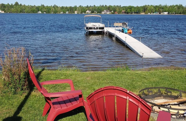Beruhigendes Haus am Seeufer auf Island Pond - Boaters & Snowmobiliers Dream
