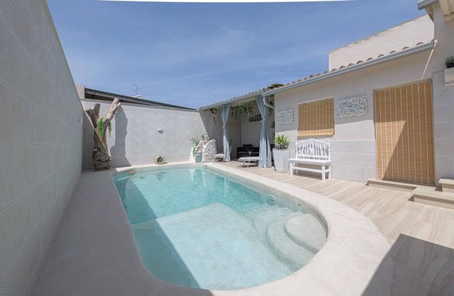 CALYMAR - Schönes Ferienhaus mit privatem Pool und gratis WiFi.