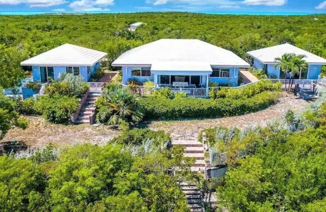 Calypso Hill, Great Exuma