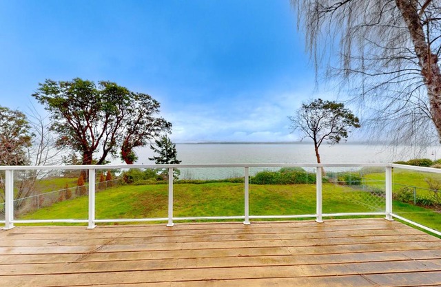 Camano Waterfront Delight