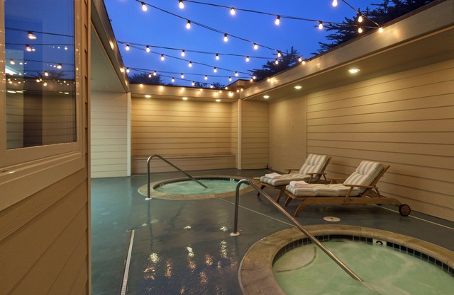 Cambria Landing Inn & Suites