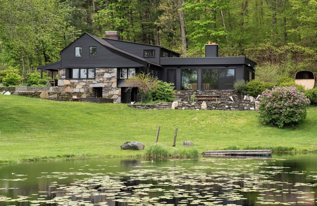 Cambridge Hill Farmhouse Swimming pond, Sauna, & Artist Studio