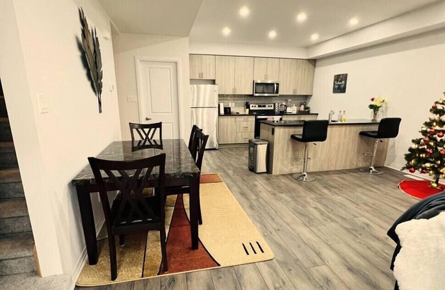 Cambridge Home 3BDR-Netflix-Parking-WiFi-Laundry