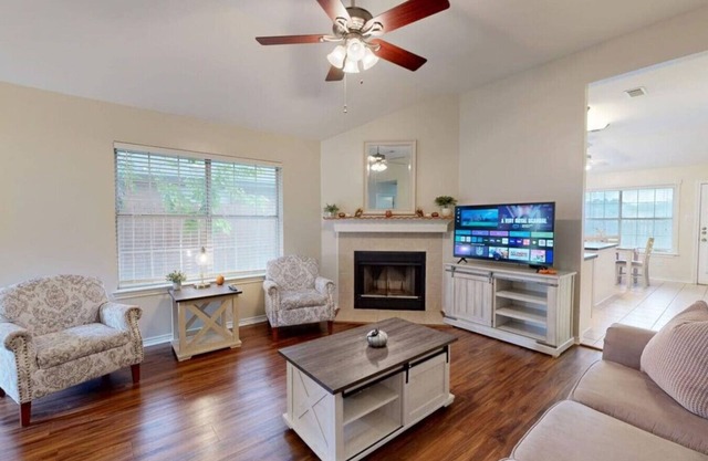 Camellia by Wolf Pen ~Aggieland Vacation Rentals