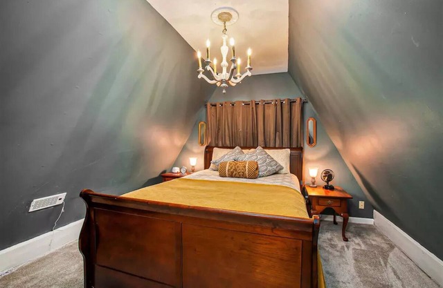 Cameo Tree Top Chalet - HOT TUB and Pet Friendly