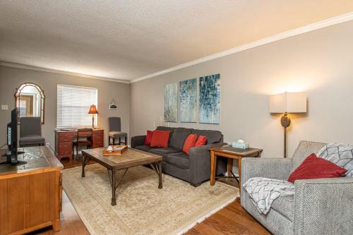 Cameron House-2 br apt 2 mins Park Plaza Mall-6 mins UALR-7 mins UAMS