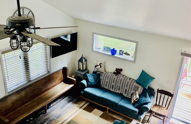 Camp-5 minute walking distance to the lake