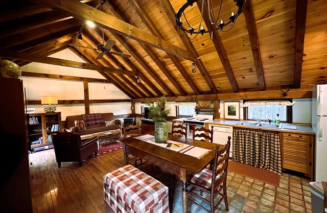 Camp Creaky Birch, cozy 2-bedroom cabin with privacy, firepit and deck.