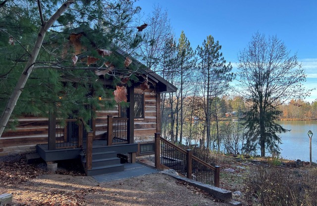 Camp Makwa 3-Bed 3-Bath Nostalgic Cabin in Harshaw