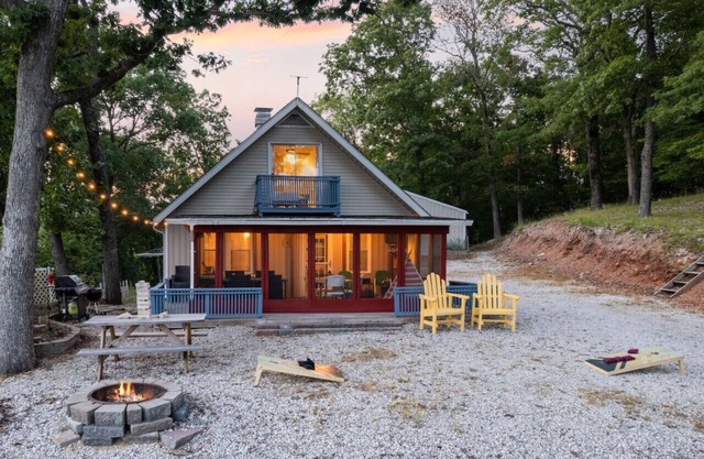 Camp S'more Fun-Lakeview, Fire Pit, Pet Friendly