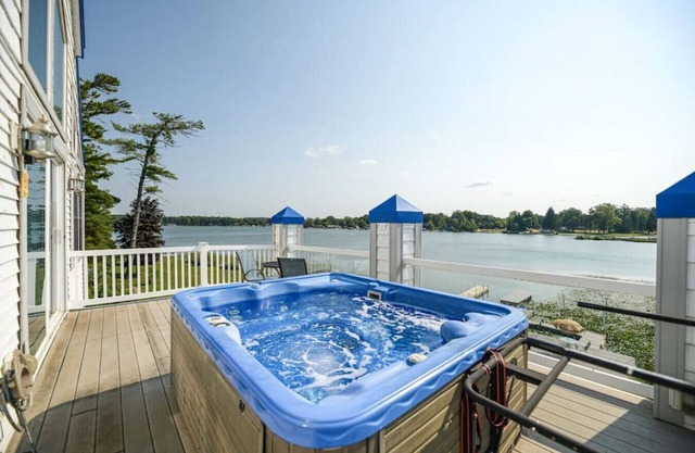 Haus am Wasser, Whirlpool, Kajaks, Angeln und Spaß.