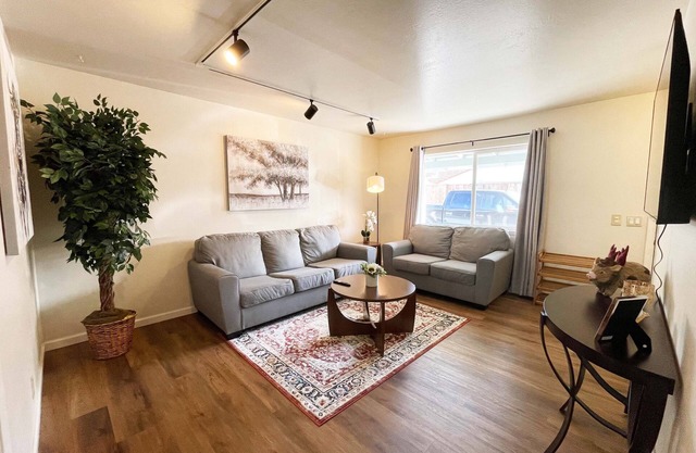 Campbell Cozy & Bright 2B/1b /AC/close to Downtown