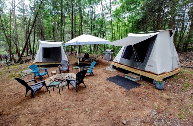 Campers Paradise, cozy tents, hot tub, free EV charger. Pet friendly