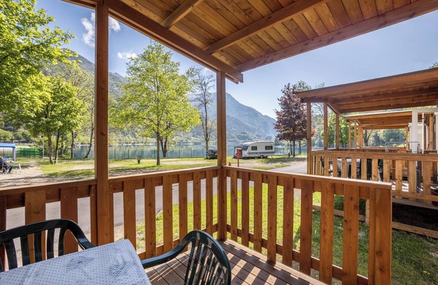 Camping 'Al Lago Zefiro' mit Seeblick, Terrasse & WLAN