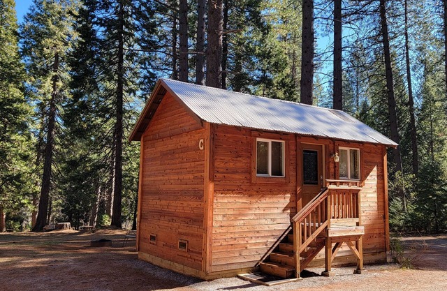 Camping Cabin C at Living Springs Resort Mt. Lassen