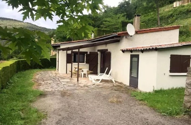 Camping de la Cascade **** - House-chalet 45m2 n°OMB (S) 4/6 pers CLIM 6 persons