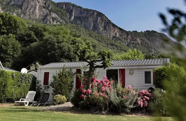 Camping ecovillage SOLEIL DU PIBESTE **** - Mobile home GAvarnie 3 bedrooms = +sheets + towels +household 6 people