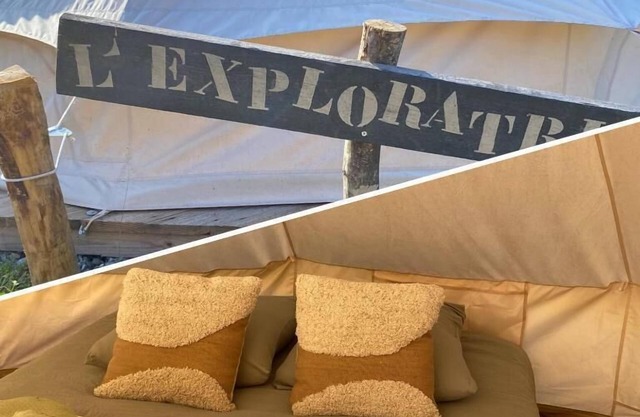 L'exploratrice-Zelt-Komfort-Ensuite mit Bad-Gartenblick