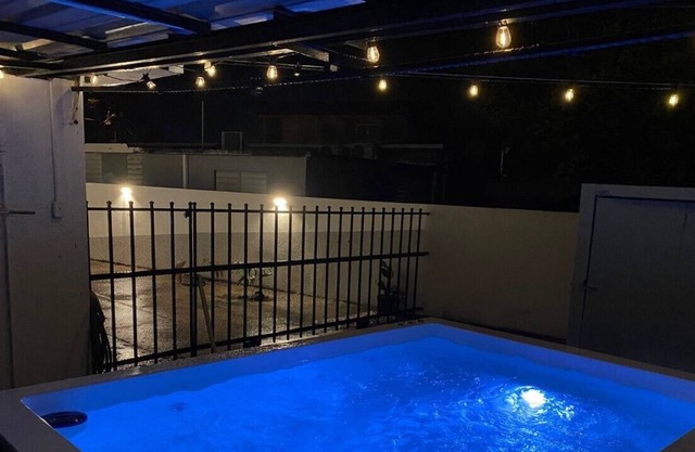 2 Huge rooms - home with jacuzzi like a pool