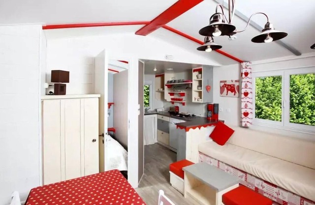 Camping Le Moulin **** - Cabane du Jura 3 Zimmer 5 Personen