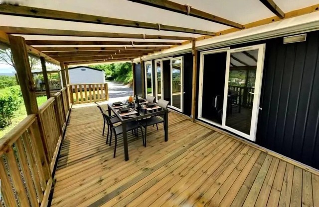 Campsite Les Princes d'Orange **** - Mobil home Prestige SPA - 2 bedrooms including 1 master suite - bed linen, towels and barbecue 4 people
