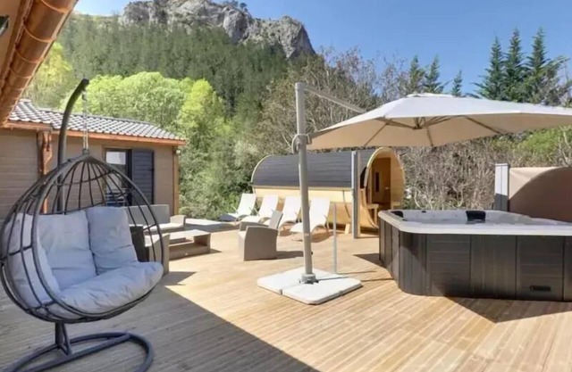 Campsite Les Princes d'Orange * - Chalet Exception SPA - 3 bedrooms including 2 master bedrooms - sheets, towels and plancha 8 persons