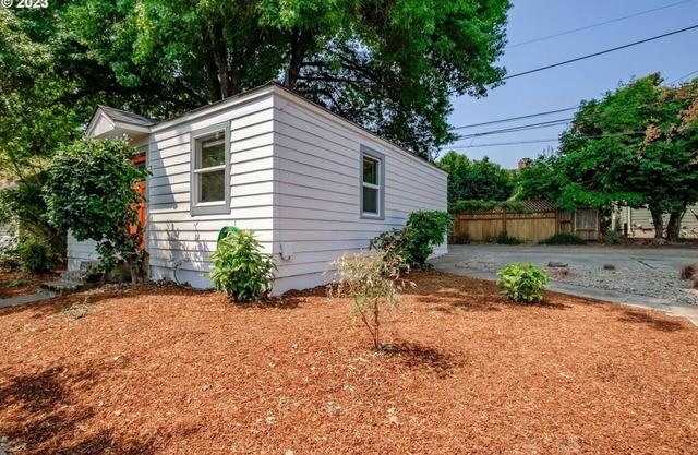Campus Cottage