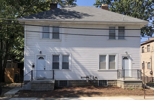 Campus Crest B (Cozy 2 bdrm Near Campus Townhouse)