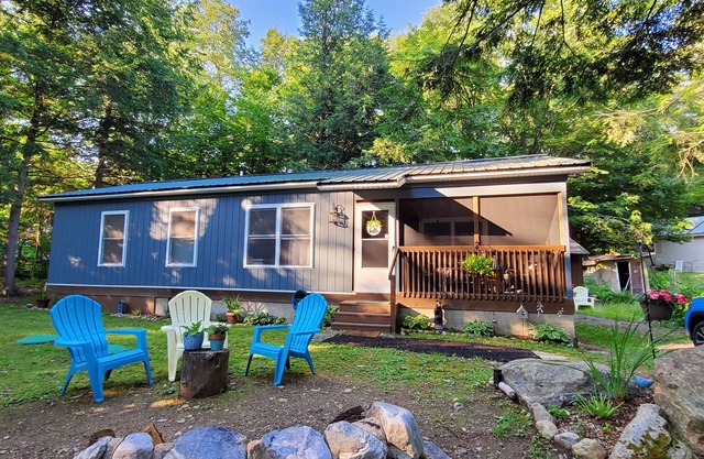Canada Lake Cottage im Wald versteckt