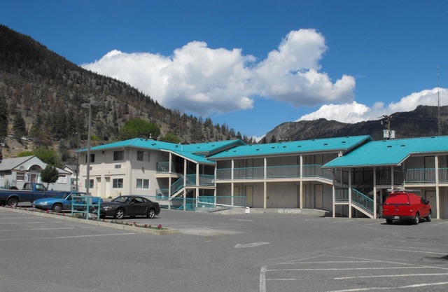 Canadas Best Value Inn Mile 0