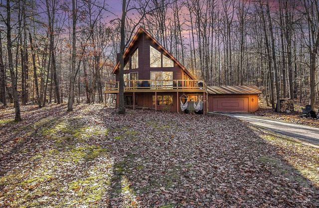 Canadian Lakes Chalet with Hot Tub & Movie Theater