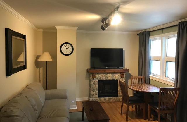Canadian Rockies Inn - Adults only