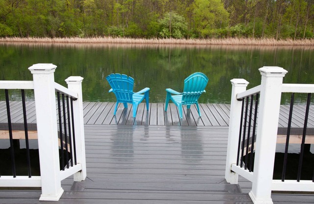 Canalside Cottage 3BR Lake Access, Dock, Fire Pit