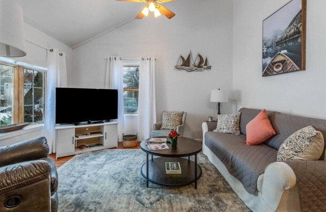 Canalside Haus Getaway