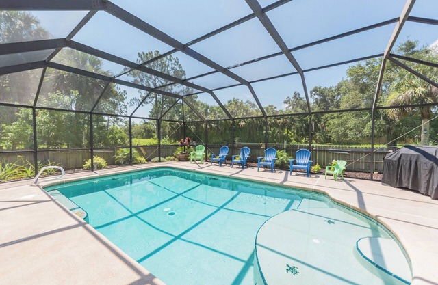 Canaveral Groves Country Getaway - minutes from beaches, rockets, theme parks!