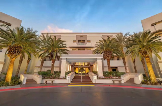 Cancun Resort Las Vegas 1BR Suite Friday Check-In