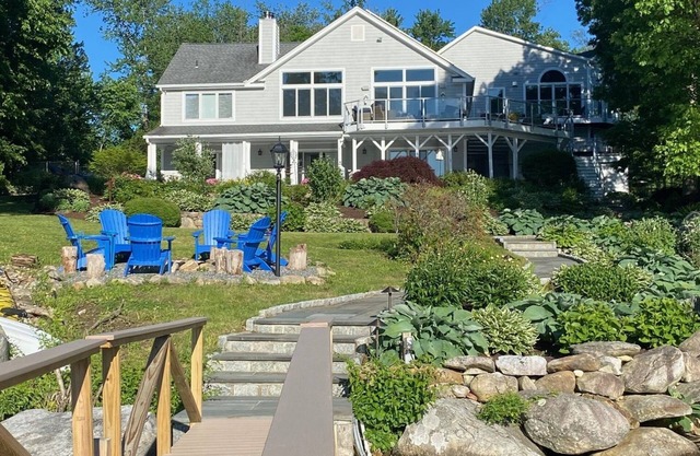 Candlewood Lake Perfection: Großes Haus mit Pool am See für 13-19 Personen.