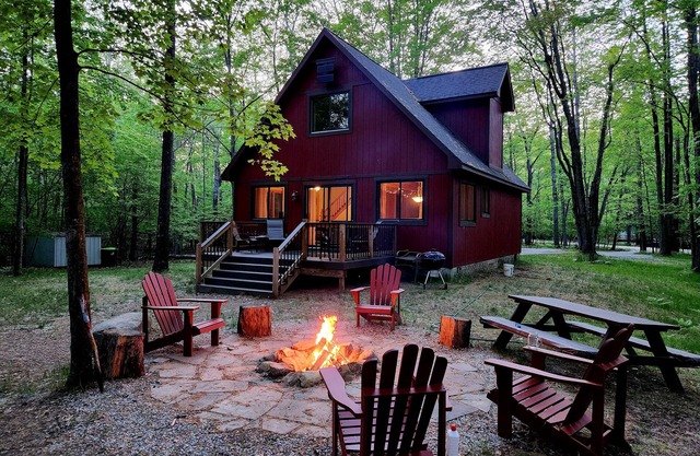 CANDY APPLE COTTAGE- A Charming 3-bedroom cottage in soothing Farwell with WiFi