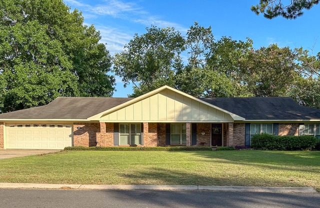 Cane River Charmer with Huge Backyard