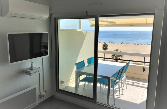 CANET SUD, T1 bis LUXURY AIR CONDITIONED, MEERBLICK - DIREKTER STRAND, WIFI, geschlossene Garage