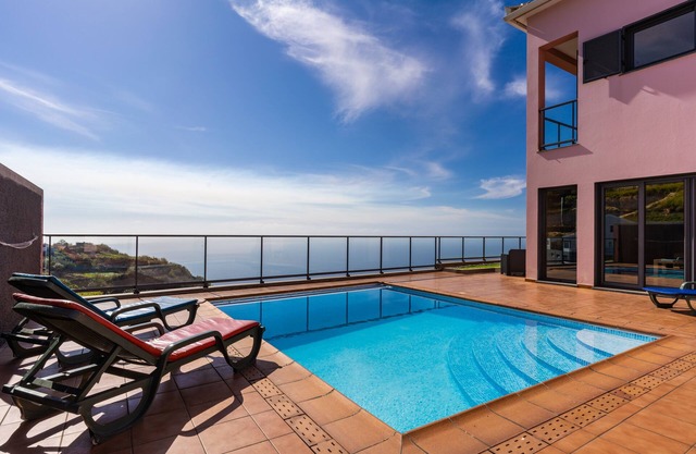 Canhas Views