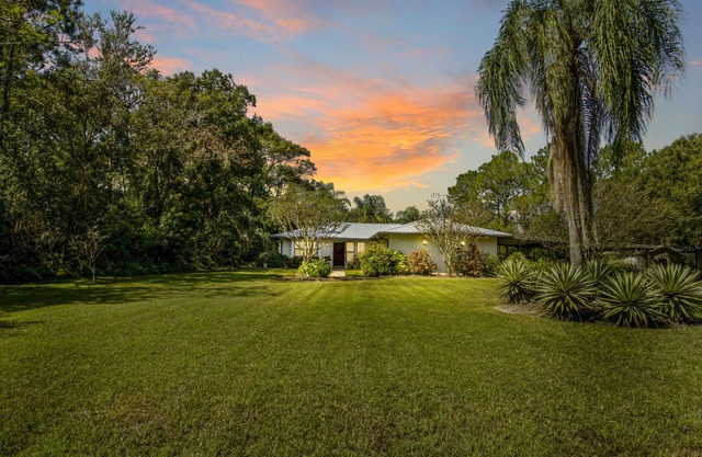 Cannon’s Point, Fisherman’s dream, covered boathouse, Wet bar with pool table.