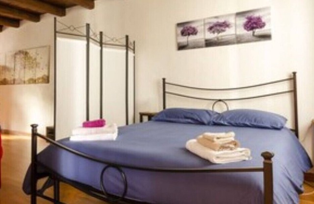 CANNUBI apartment in the historic center of La Morra
