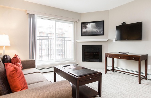 Canterra Suites Hotel