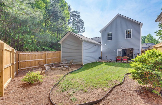 Canton Home w/ Fenced Yard: 6 Mi to Lake Allatoona