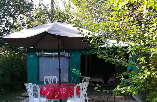 Segeltuchbungalow 4 Personen Seitenterrasse gemeinsam