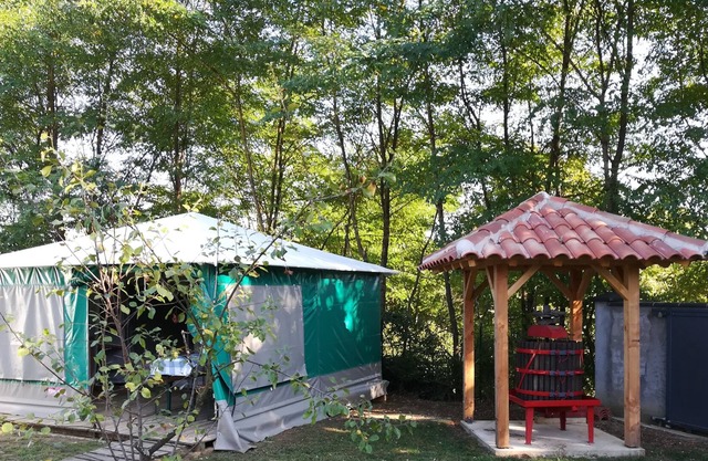 Leinwand Bungalow 4 Personen halbschattige Presse