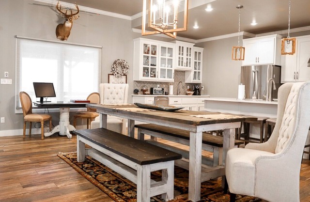 Canyon Rim Ranch House on 45 acres 10 minutes from town!
