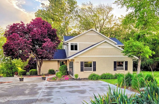 Canyon Road Home - Newly remodeled - Spacious yard - Amazing Views-Close to BYU!